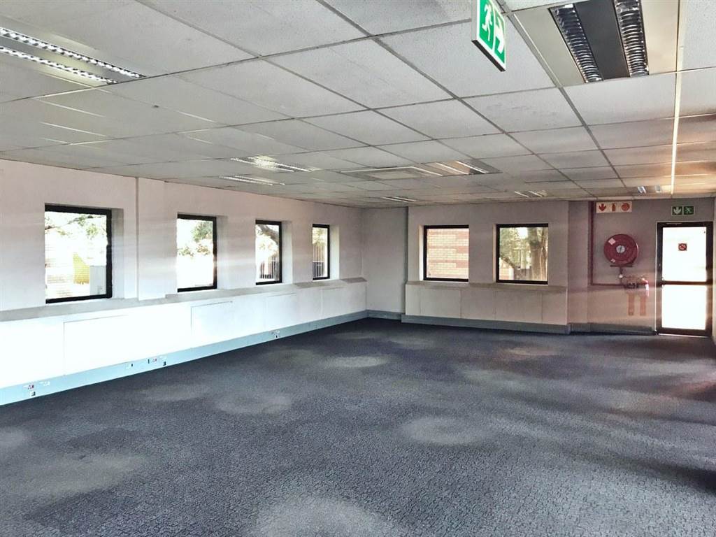 1353  m² Office Space in Bedfordview photo number 10