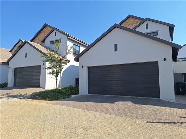 3 Bedroom Townhouse 3 Bedroom Townhouse