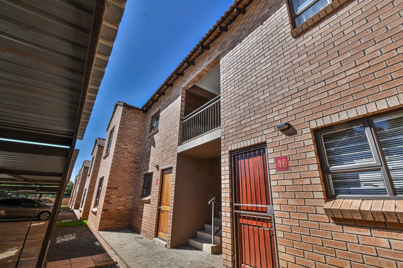 2 Bed Townhouse in Bloemfontein photo number 1