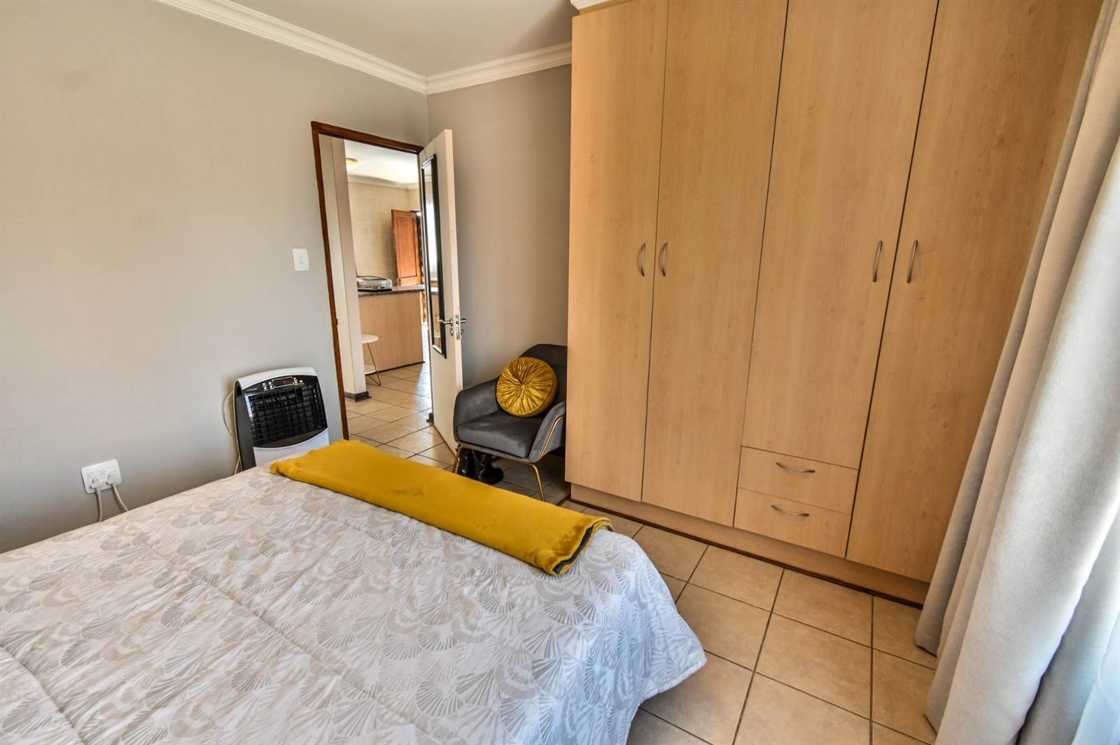 2 Bed Townhouse in Bloemfontein photo number 13