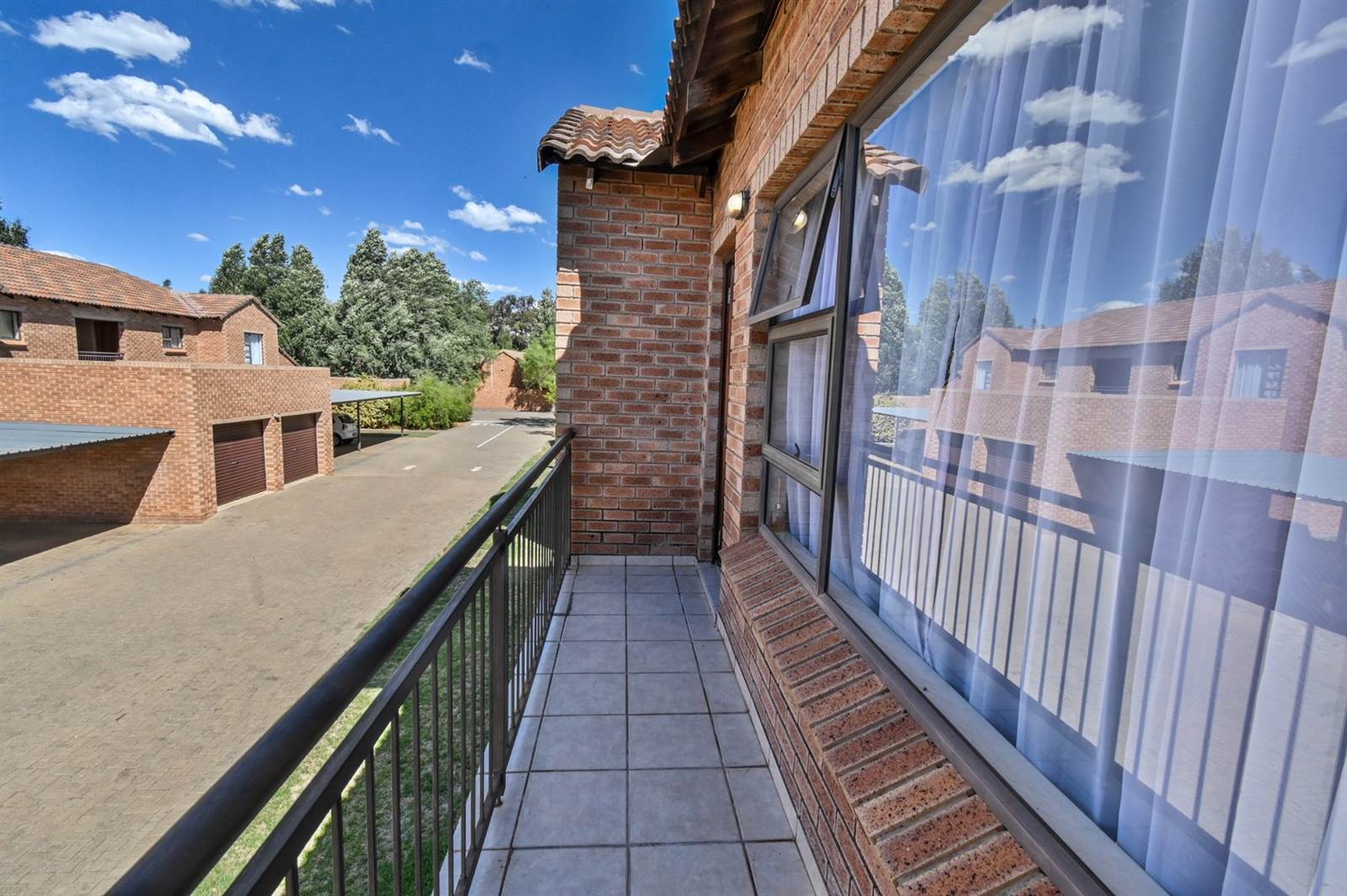 2 Bed Townhouse in Bloemfontein photo number 19