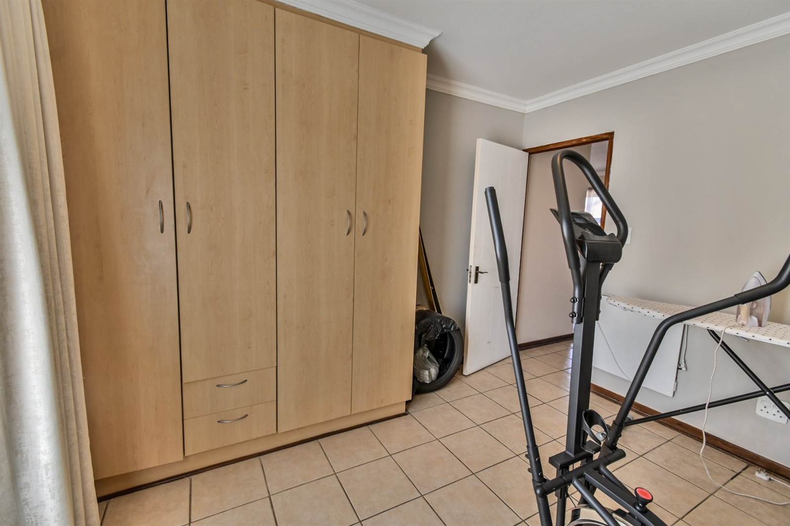 2 Bed Townhouse in Bloemfontein photo number 17