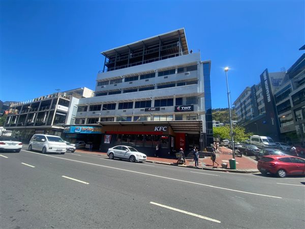 484  m² Commercial space