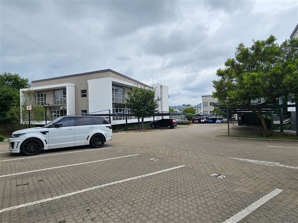 221  m² Commercial space in Fourways