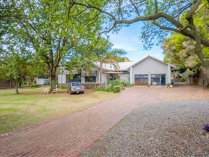 House in Waterkloof Ridge