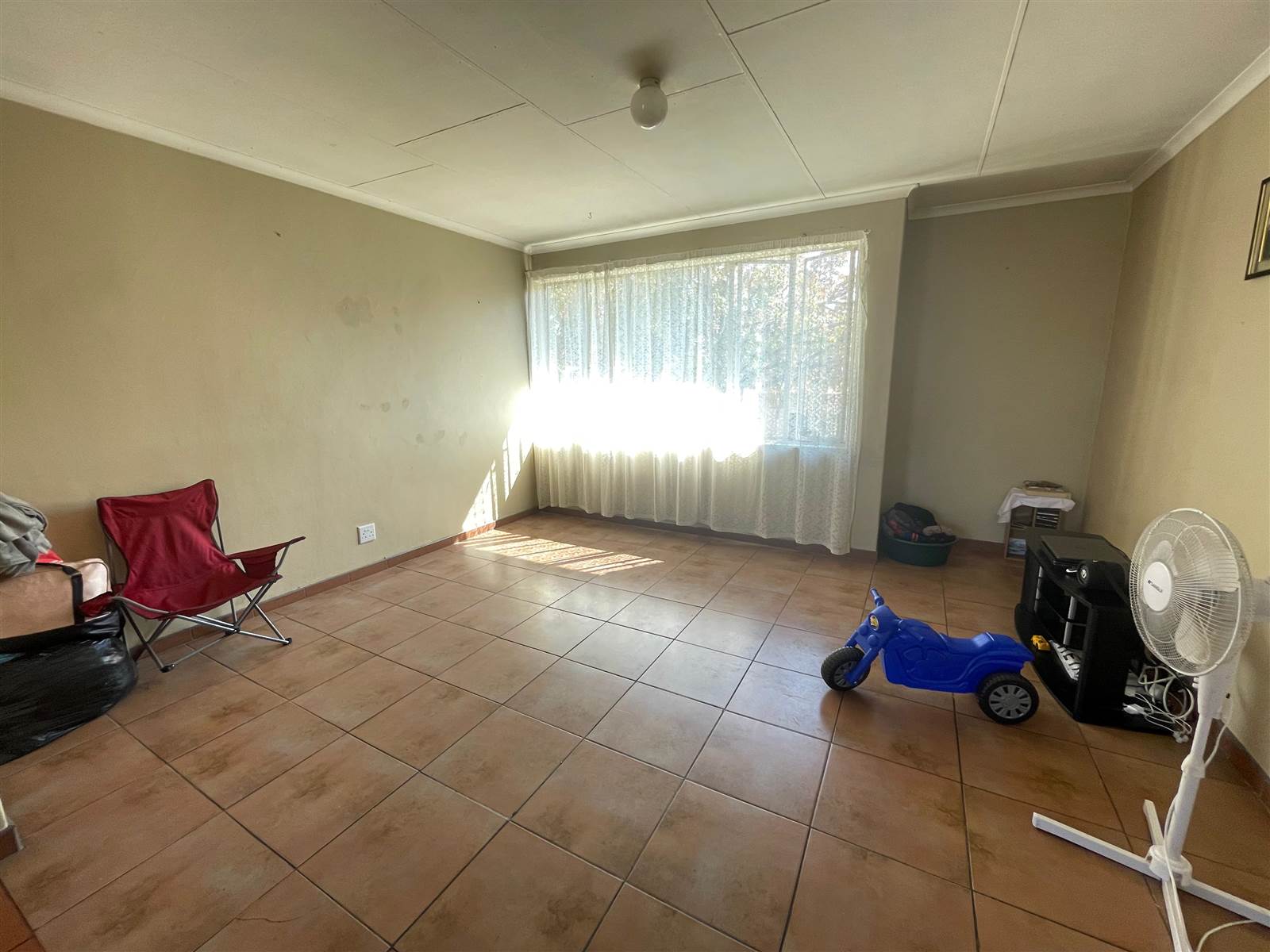 1 Bed Townhouse in Barry Hertzog Park photo number 5