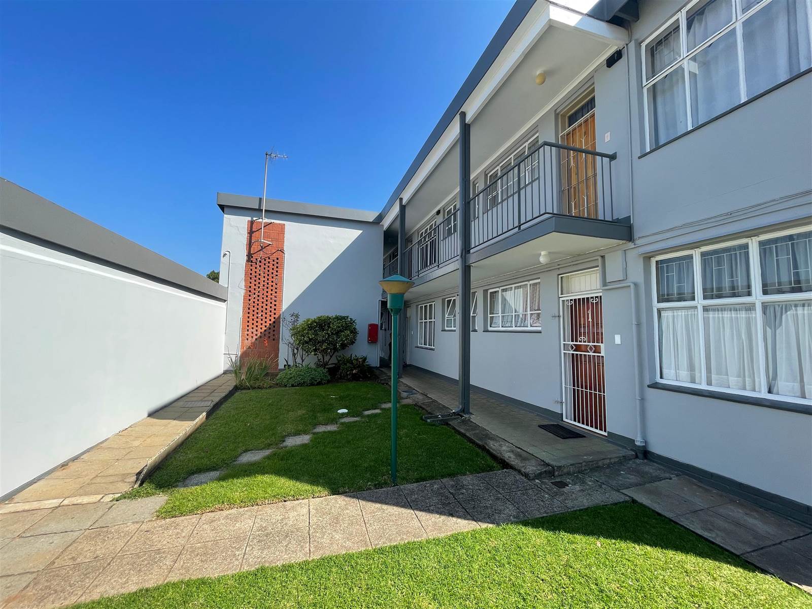 1 Bed Townhouse in Barry Hertzog Park photo number 4