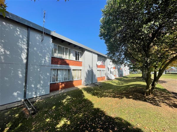 1 Bed Townhouse in Barry Hertzog Park