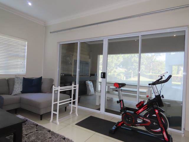 4 Bed House in Beacon Bay photo number 12