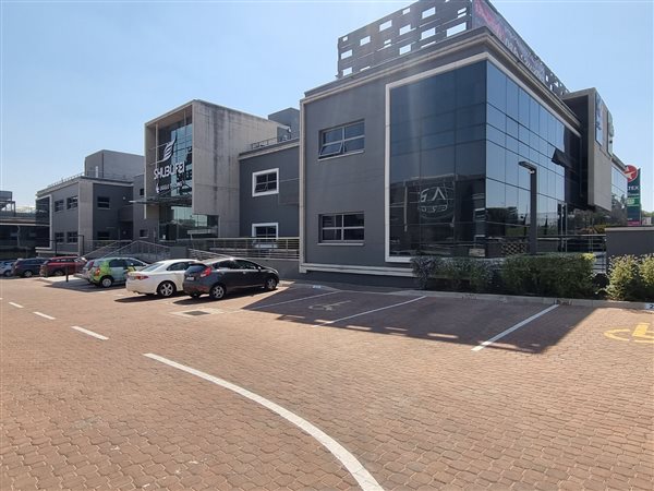 455  m² Commercial space in Fourways