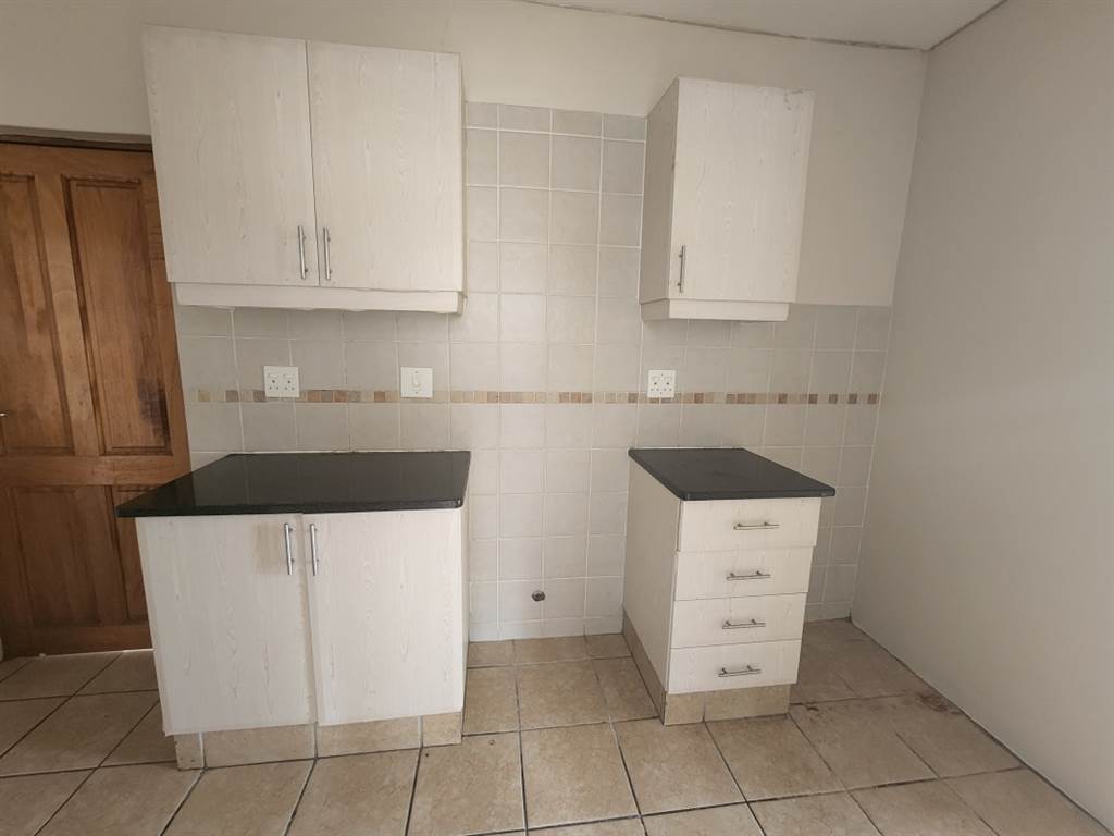 2 Bed Apartment in Glenmore photo number 8