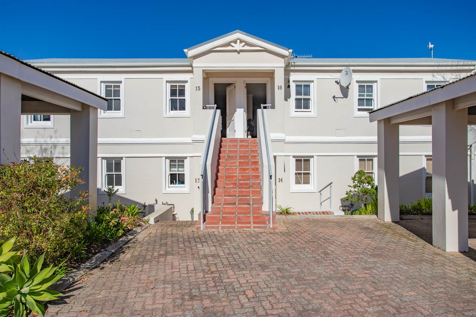 2 Bed Apartment in Franschhoek photo number 14