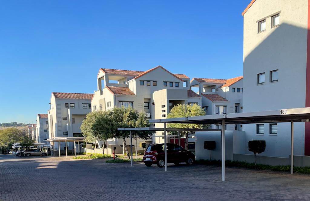 1 Bed Apartment in Lonehill photo number 19