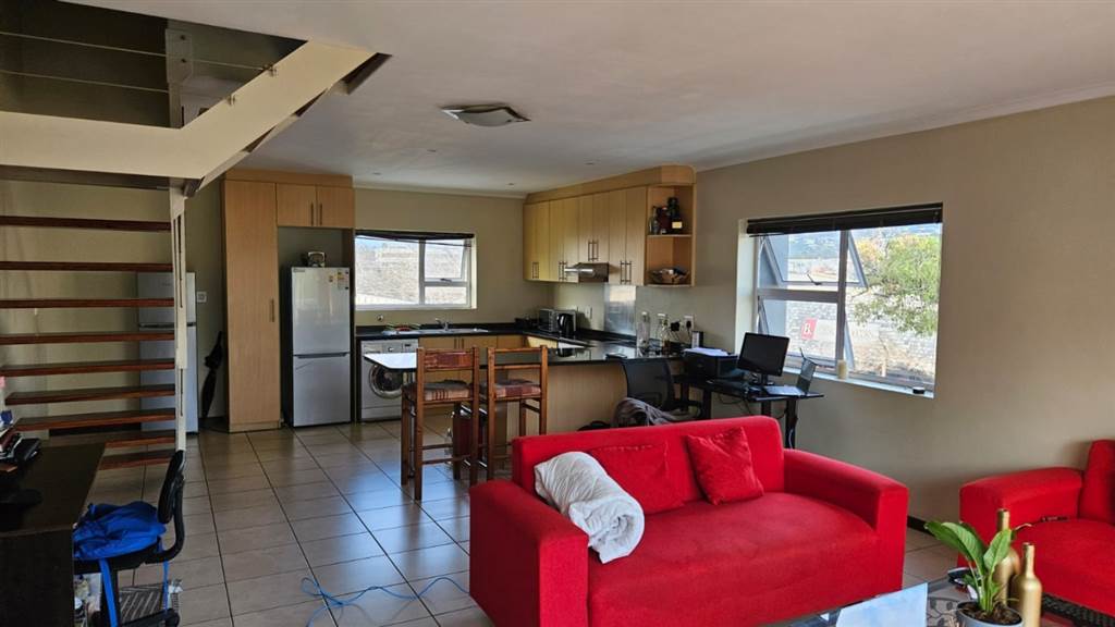 2 Bed Apartment in Somerset West Central photo number 8