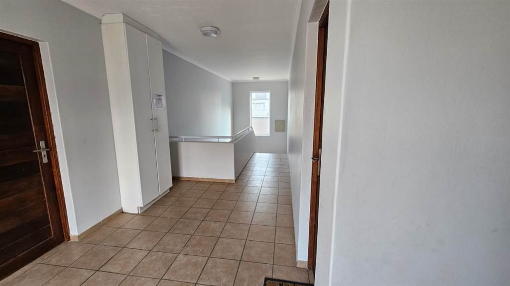 2 Bed Apartment in Somerset West Central photo number 20