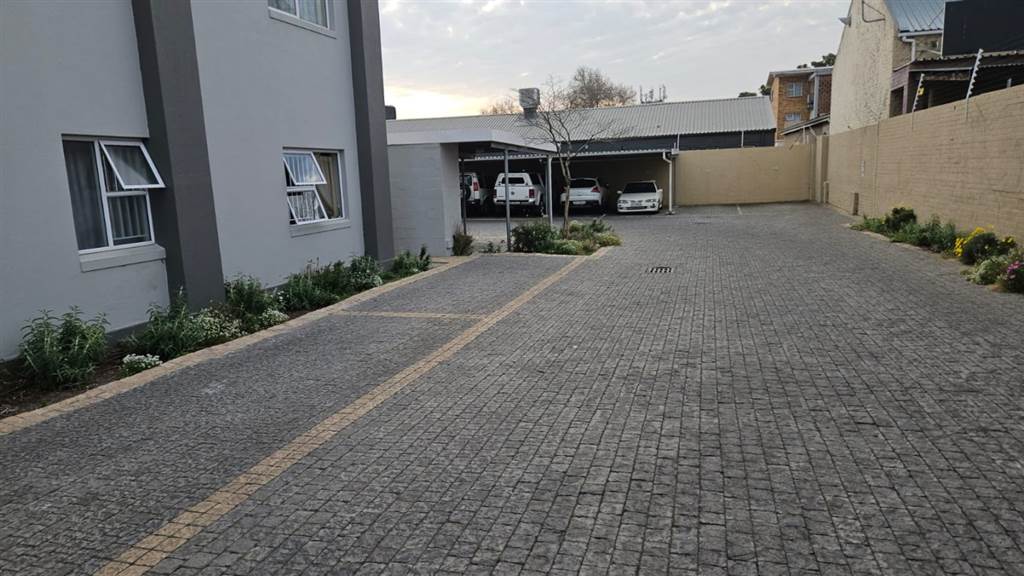 2 Bed Apartment in Somerset West Central photo number 21