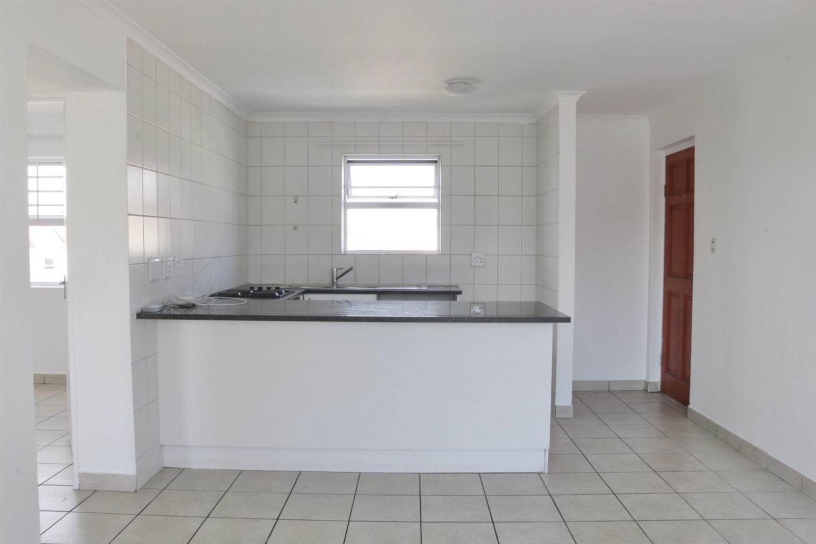 2 Bed Apartment in Vredekloof photo number 3