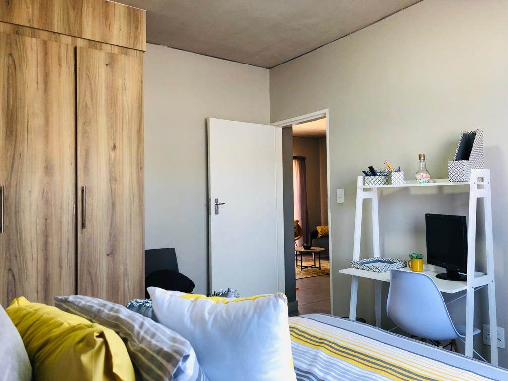 2 Bed Apartment in Erasmuskloof photo number 8