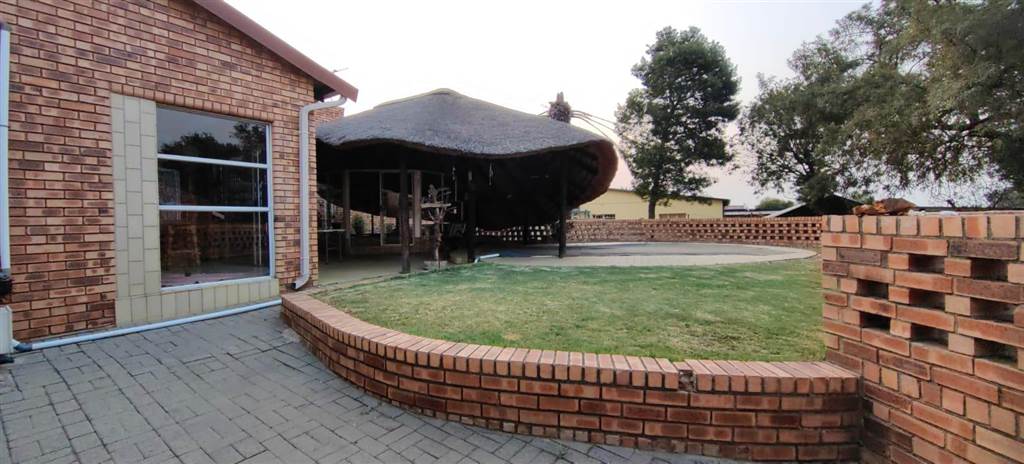 5 Bed House in Trichardt photo number 3
