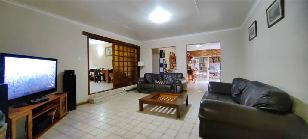 5 Bed House in Trichardt photo number 8
