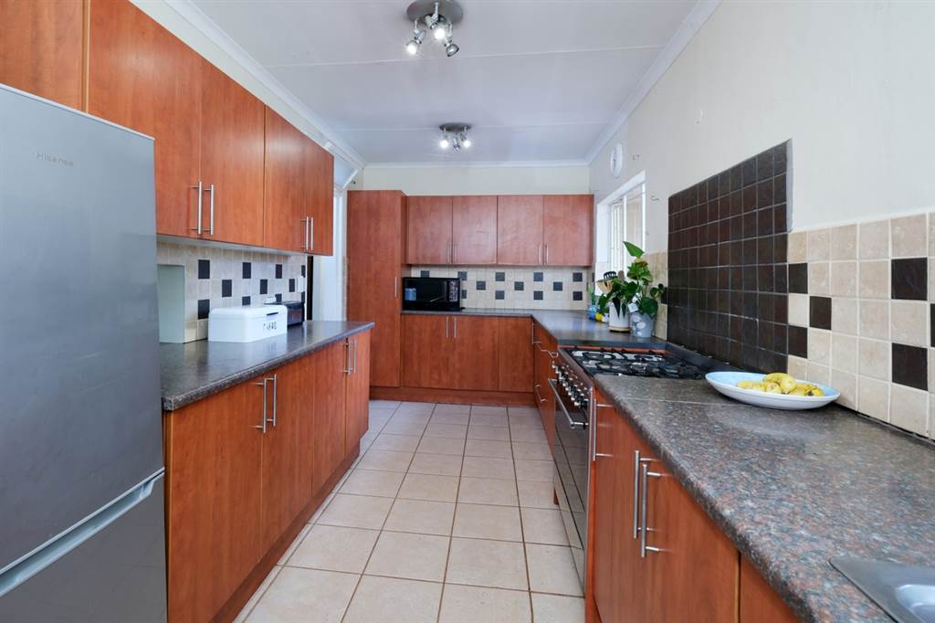 5 Bed House in Randpark Ridge photo number 4