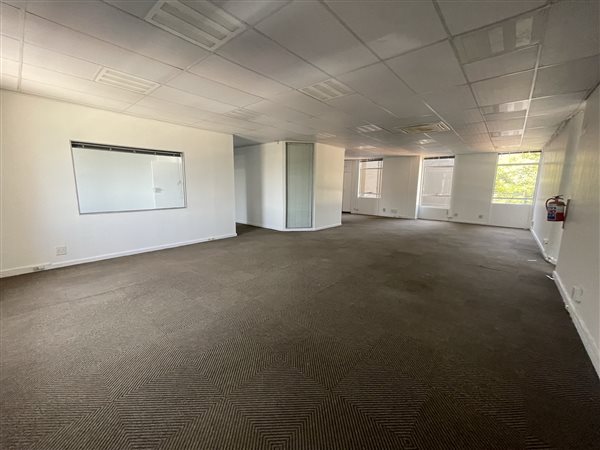 184  m² Commercial space
