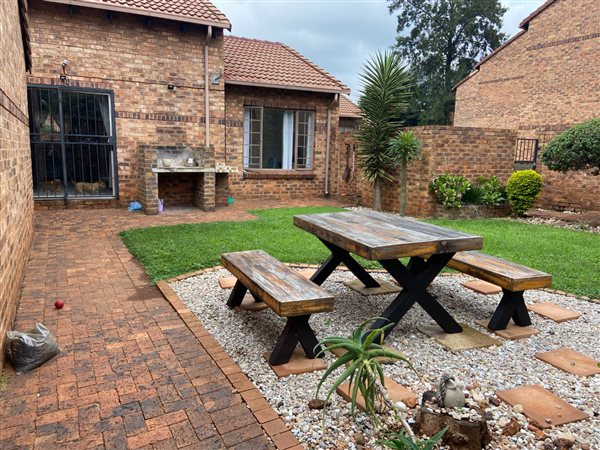 3 Bedroom Townhouse 3 Bedroom Townhouse