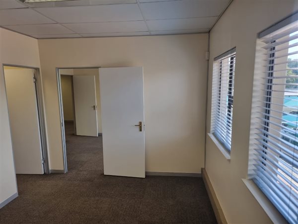 143  m² Commercial space in Northmead