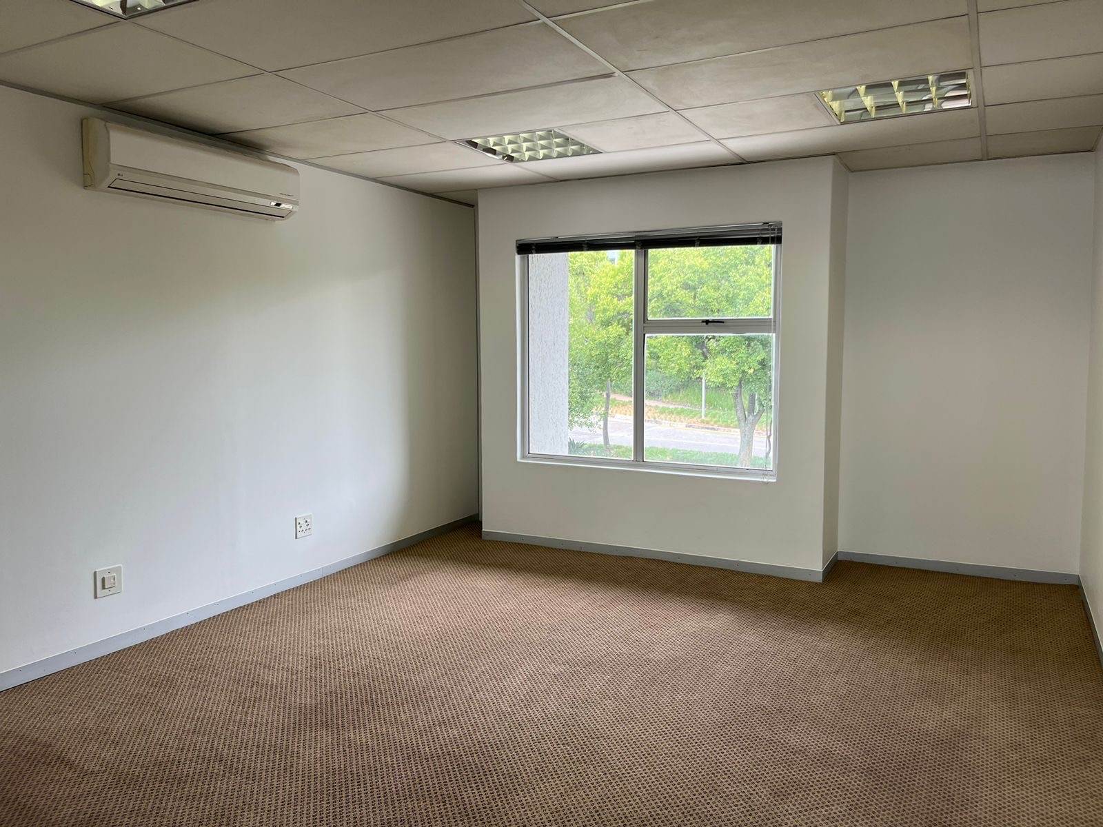 242  m² Office Space in Kyalami photo number 7
