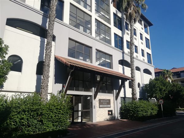 769  m² Office Space in Century City