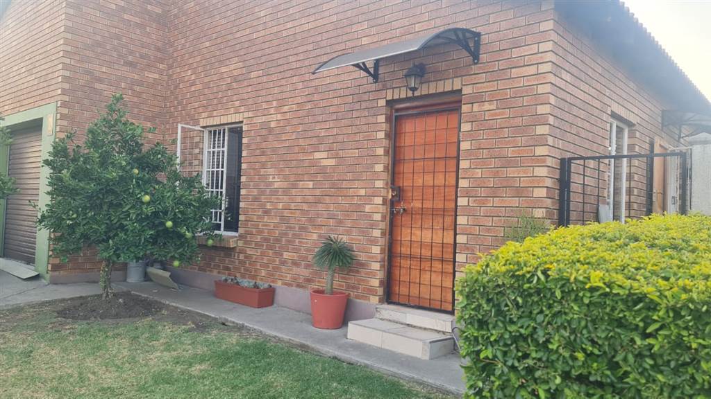 3 Bed House in Waterkloof East photo number 5