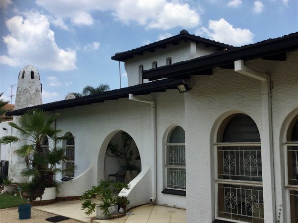 5 Bedroom House 5 Bedroom House