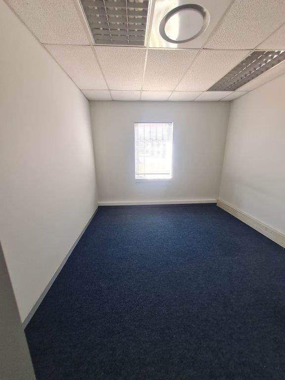 280  m² Office Space in Centurion CBD photo number 19