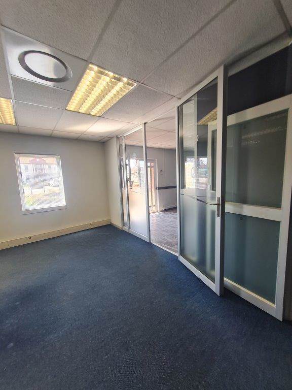 280  m² Office Space in Centurion CBD photo number 10