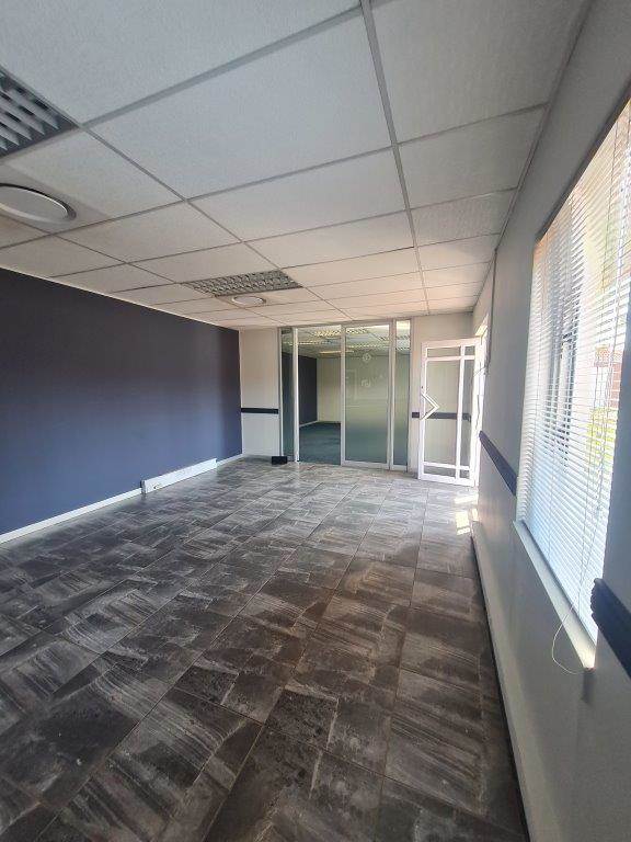 280  m² Office Space in Centurion CBD photo number 5