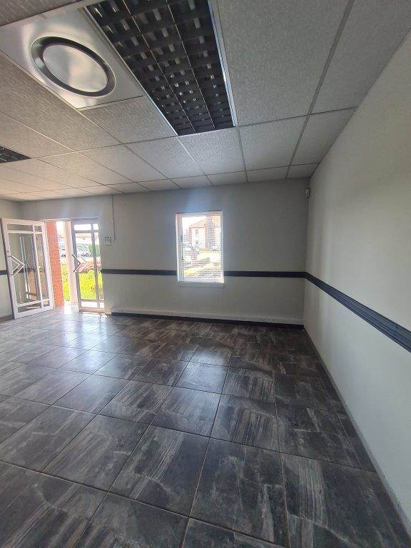 280  m² Office Space in Centurion CBD photo number 6