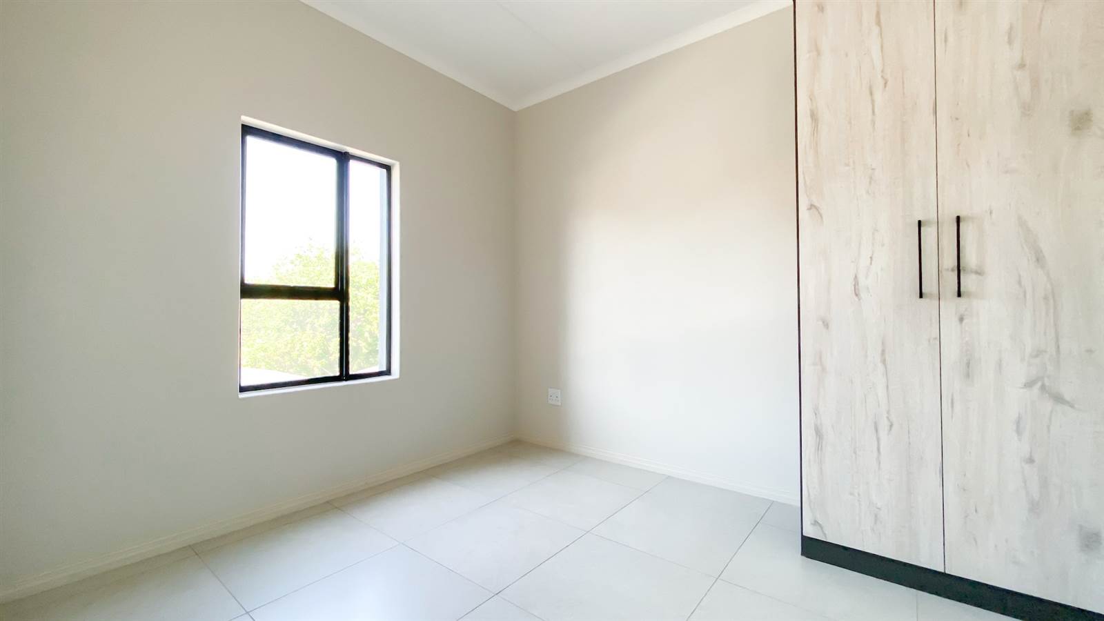 2 Bed Apartment in Kyalami photo number 19