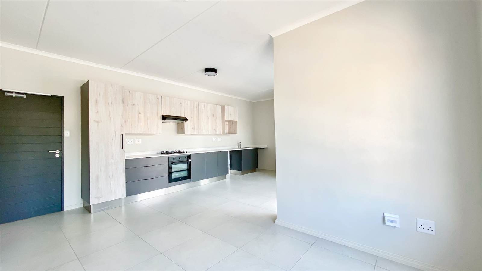 2 Bed Apartment in Kyalami photo number 14