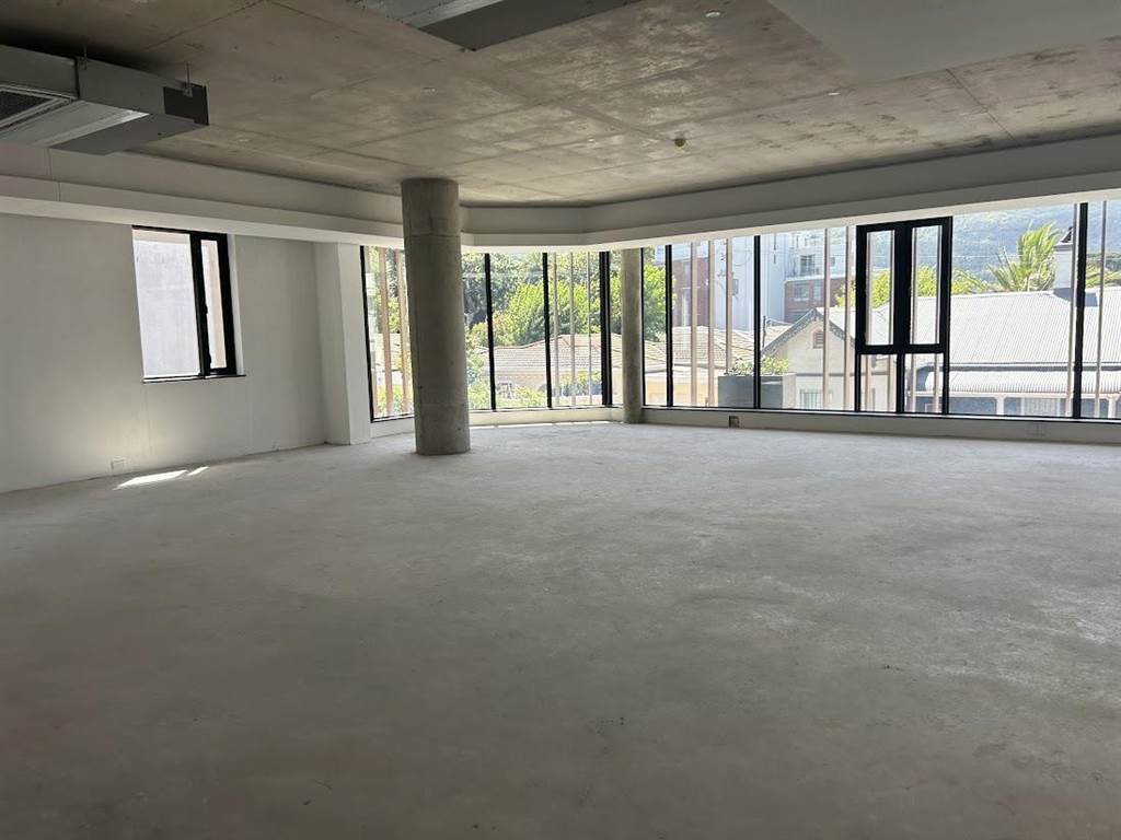 881  m² Office Space in Claremont photo number 3