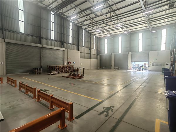 3 720  m² Industrial space