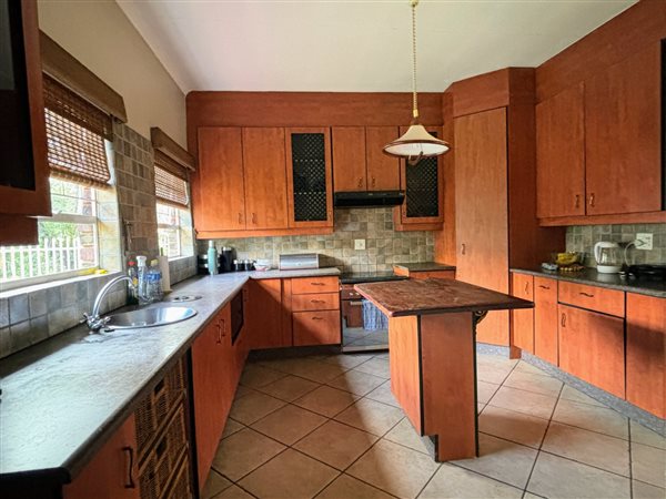 4 Bedroom House 4 Bedroom House