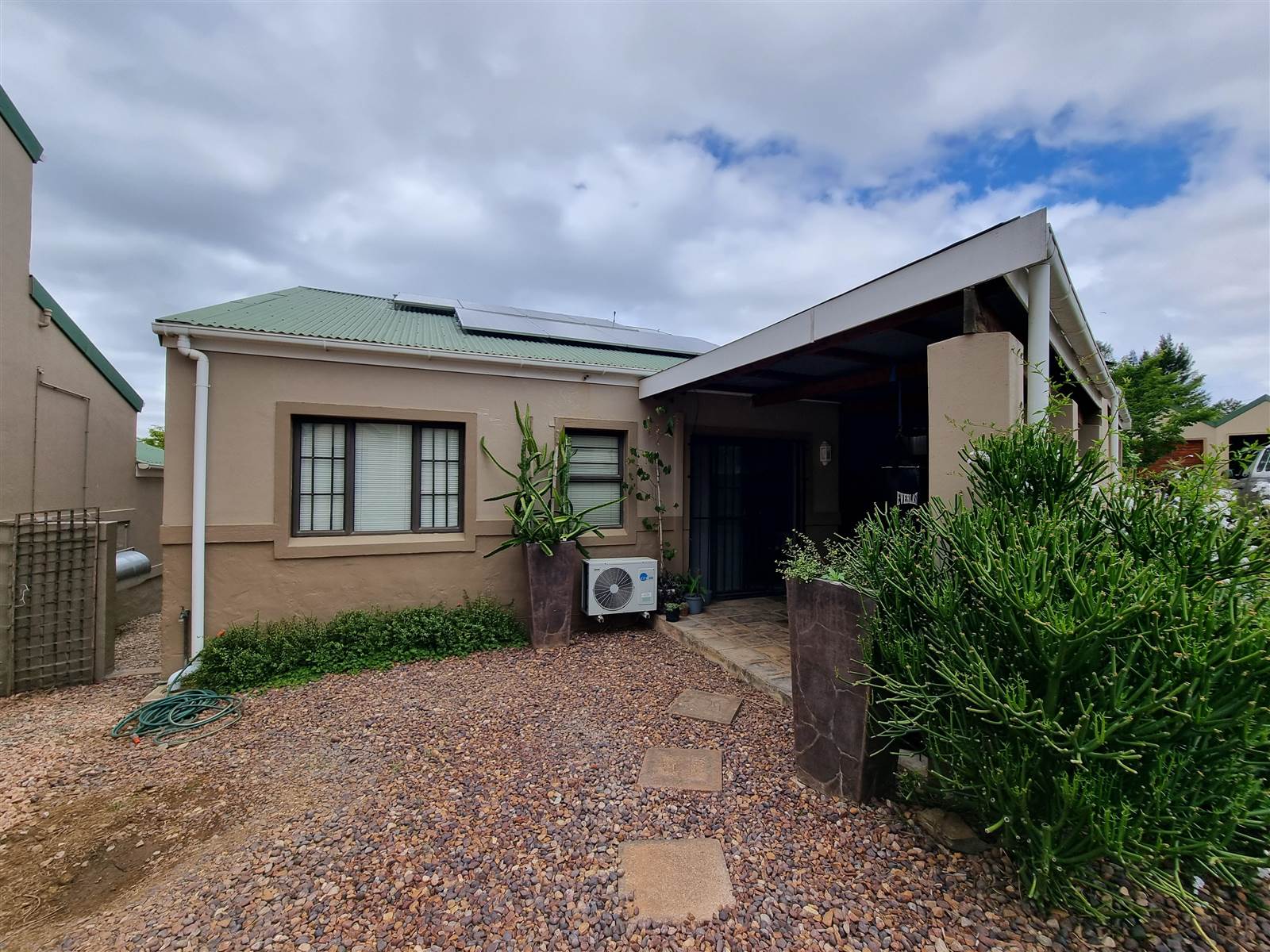 2 Bed Townhouse in Swellendam photo number 4