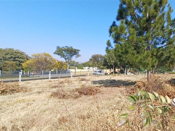 1 284 m² Land