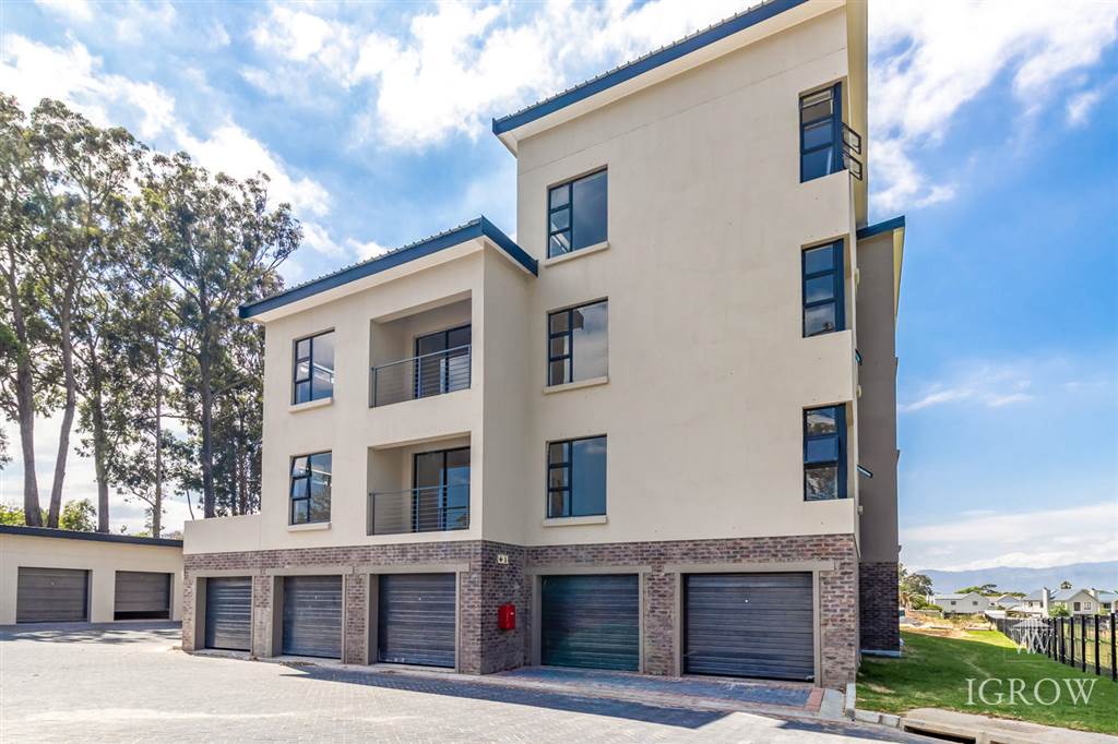 2 Bed Apartment in Somerset West Central photo number 27