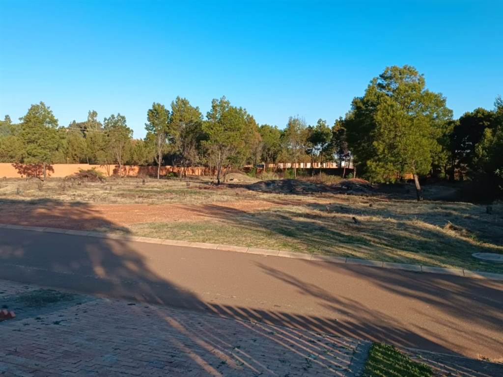 8506 m² Land available in Mooikloof Equestrian Estate photo number 4