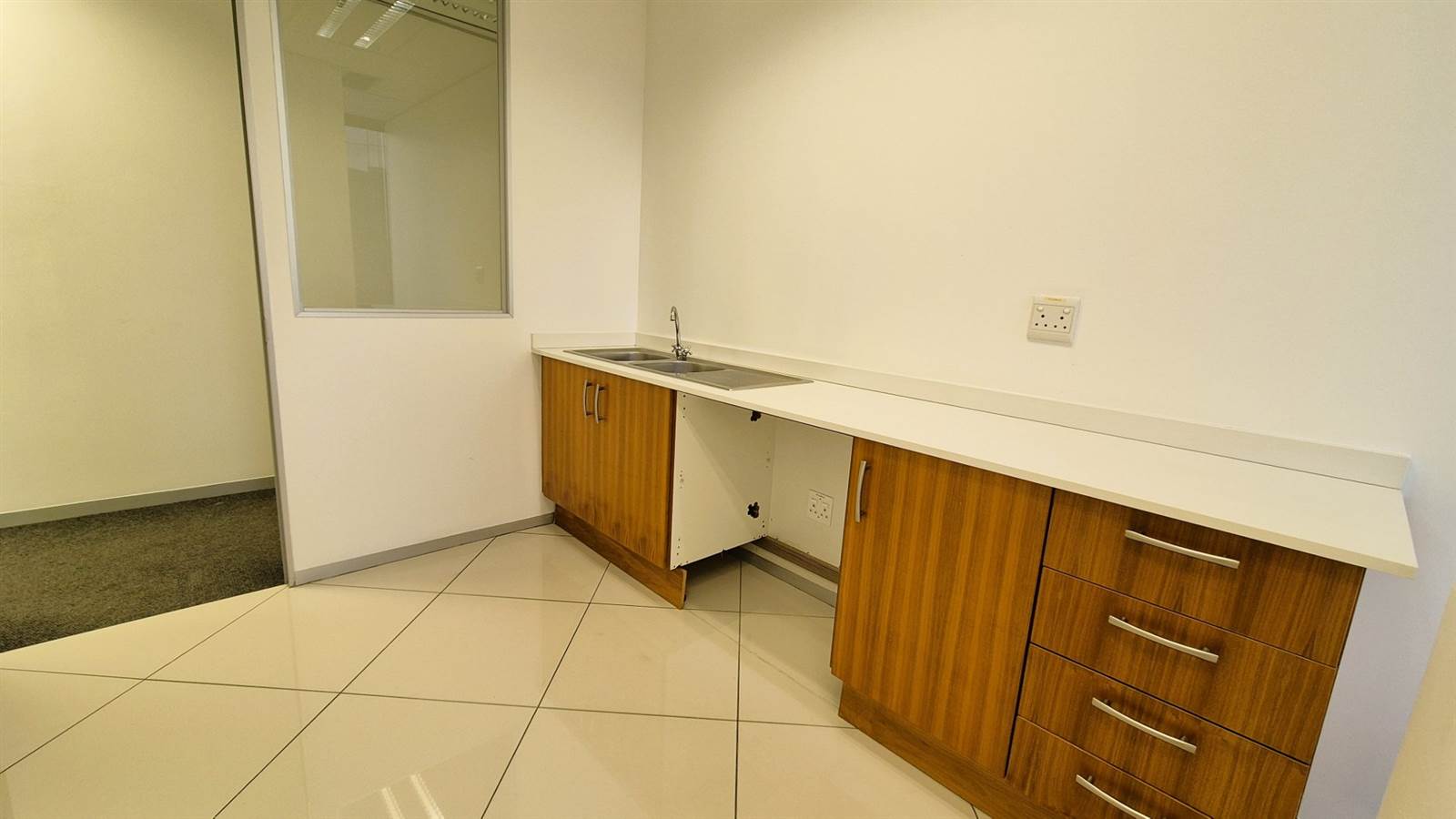 3667  m² Office Space in Menlyn photo number 14