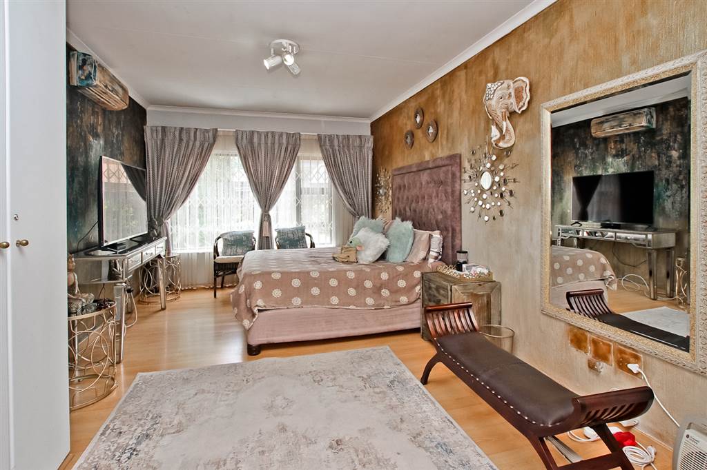 4 Bed House in Bruma photo number 16