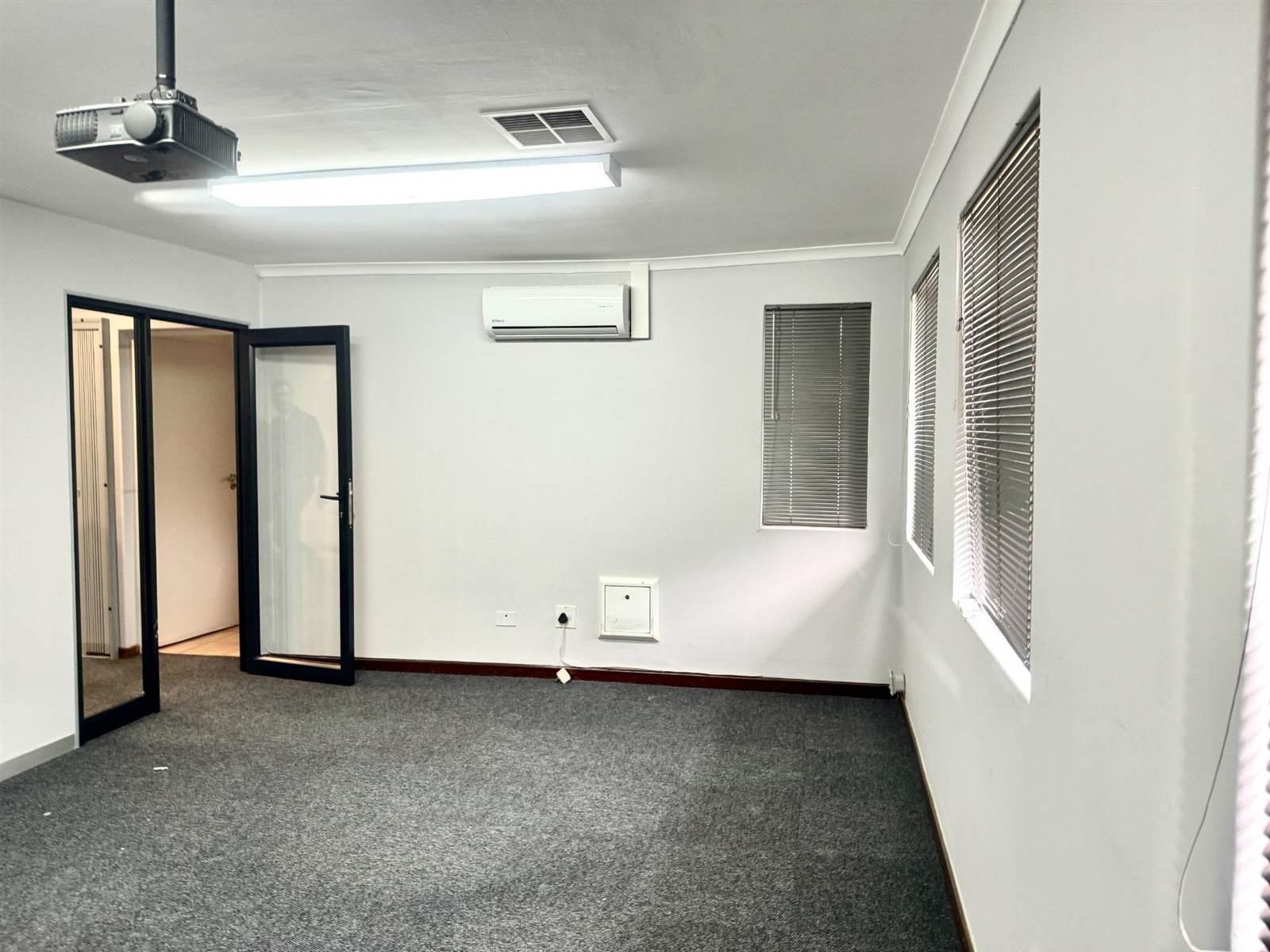 150  m² Commercial space in Hillcrest Central photo number 22