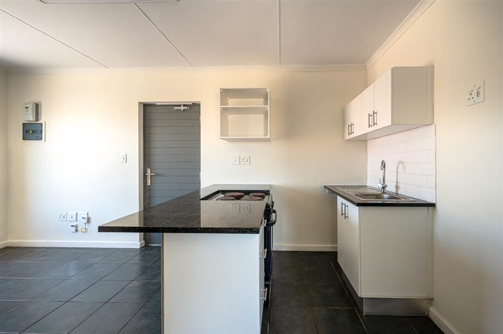 2 Bed Apartment in Maitland photo number 6