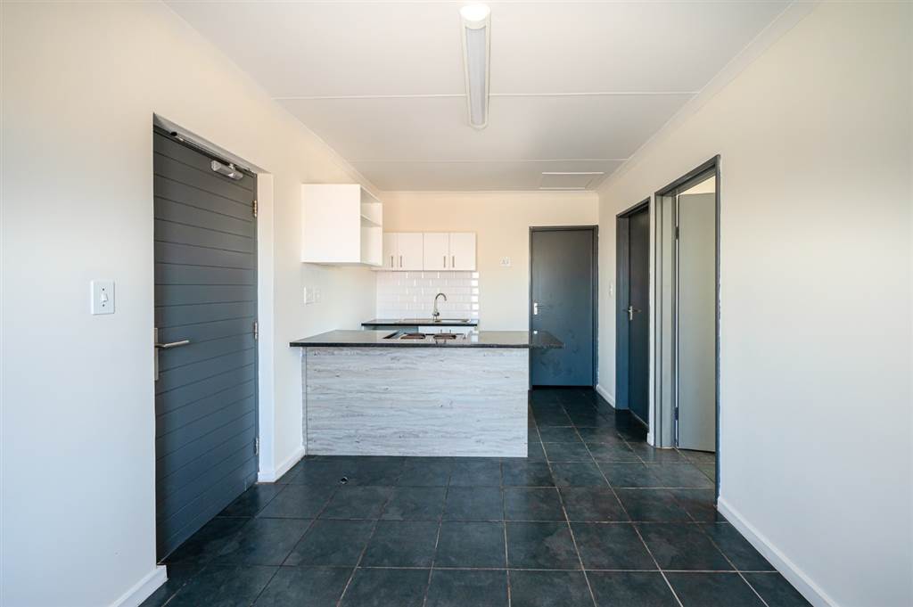 2 Bed Apartment in Maitland photo number 3
